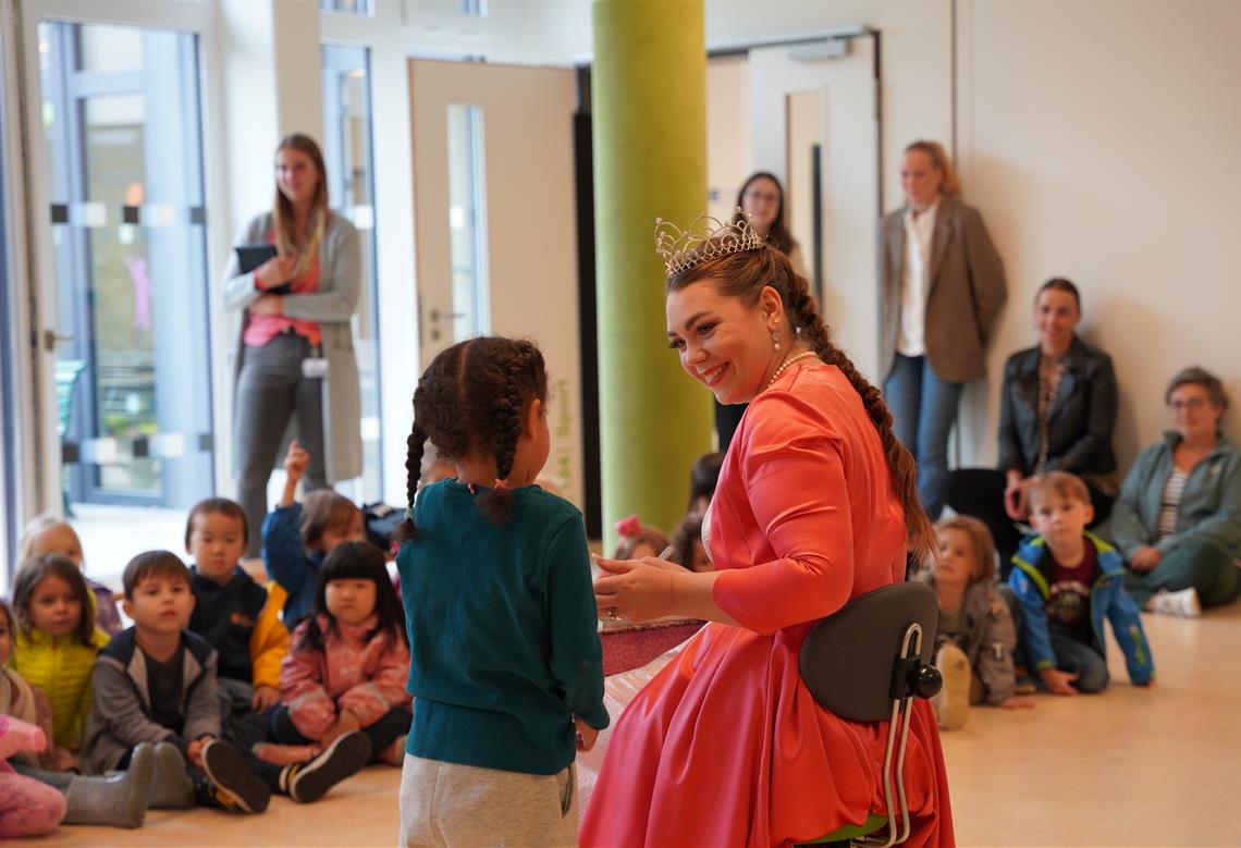 Lantern Queen Annalena I. visits accadis International School