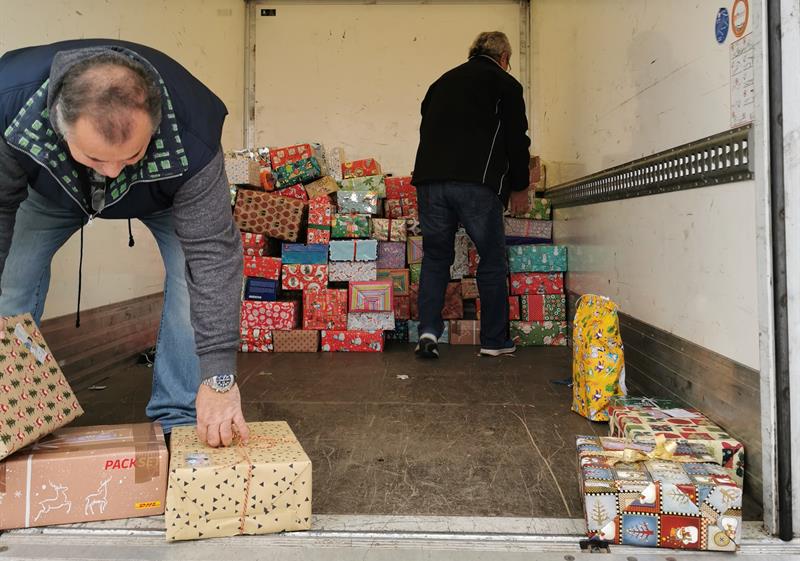 packing presents for children